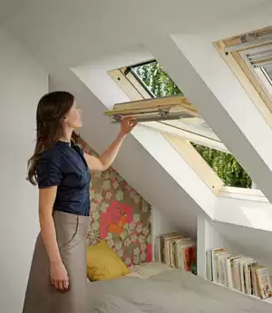 Мансардное окно однокамерное с вентклапаном Velux GZL 1051 CK02,  ручка сверху, 55x78