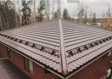 Металлочерепица Гранд Лайн / Grand Line, коллекция Kvinta uno (модульная), 0,5 Satin Zn 140, цвет RAL 3011 (красно-коричневый)