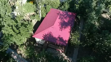 Металлочерепица Гранд Лайн / Grand Line, коллекция Classic, 0,5 Satin Zn 140, цвет RAL 3005 (красное вино)