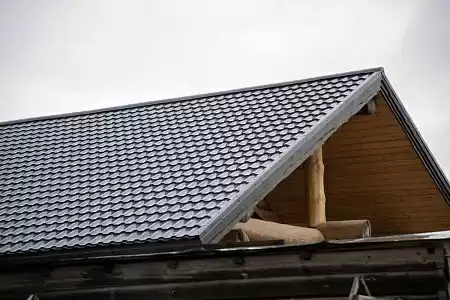 Металлочерепица Гранд Лайн / Grand Line, коллекция Kvinta plus, 0,5 Satin Zn 140, цвет RAL 7024 (мокрый асфальт)