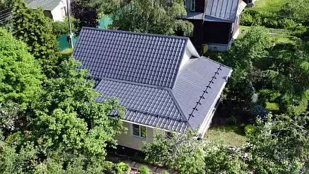 Металлочерепица Гранд Лайн / Grand Line, коллекция Kamea, 0,5 Satin Zn 140, цвет RAL 7024 (мокрый асфальт)