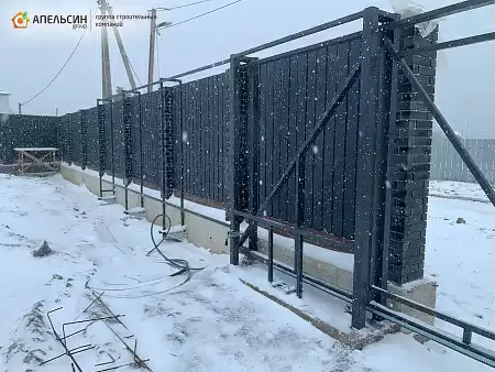 Монтаж ограждений металлическим сайдингом Grand Line КП Аэродром Ропша