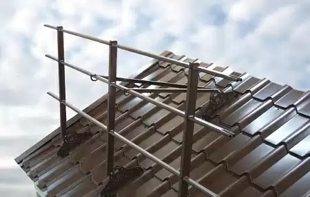 Ограждение кровли Grand Line (Гранд Лайн) 0.9 м, цвет RAL 3005 (красный)