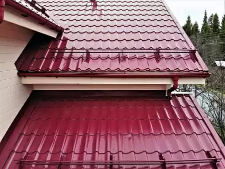 Металлочерепица Гранд Лайн / Grand Line, коллекция Classic, 0,5 Satin Zn 140, цвет RAL 3005 (красное вино)