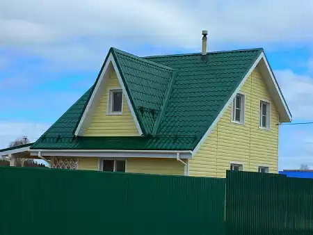 Металлочерепица Гранд Лайн / Grand Line, коллекция Kredo, 0,5 Satin Zn 140, цвет RAL 6005 (зеленый мох)