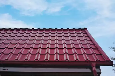 Металлочерепица Гранд Лайн / Grand Line, коллекция Kamea, 0,5 Satin Zn 140, цвет RAL 3005 (красное вино)