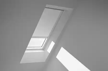 Штора затемняющая на солнечной батарее Velux DSL 1025 MK10, 78x160, белая