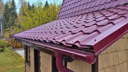 Металлочерепица Гранд Лайн / Grand Line, коллекция Kamea, 0,5 Satin Zn 140, цвет RAL 3005 (красное вино)