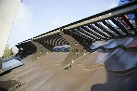 Кровельный мостик переходной Гранд Лайн / Grand Line для фальцевой кровли 3.0 м, цвет RAL 8017 (шоколад)