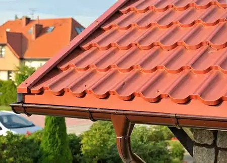 Металлочерепица Гранд Лайн / Grand Line, коллекция Kvinta plus, 0,5 Satin Zn 140, цвет RAL 8004 (терракота)