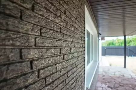 Фасадные (цокольные) панели Ю-Пласт Stone House / Стоун Хаус Кварцит, цвет коричневый, 2000х250 мм