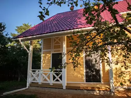 Металлочерепица Гранд Лайн / Grand Line, коллекция Classic, 0,5 Satin Zn 140, цвет RAL 3005 (красное вино)