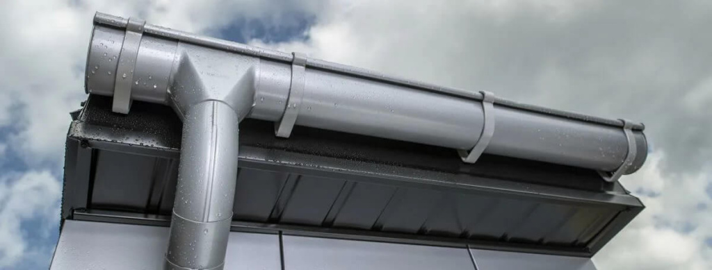 Промышленный металлический водосток