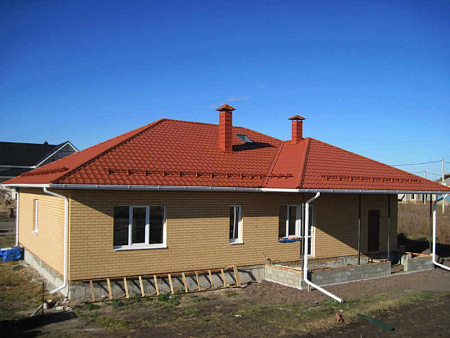 Металлочерепица Гранд Лайн / Grand Line, коллекция Kvinta plus, 0,5 Satin Zn 140, цвет RAL 8004 (терракота)