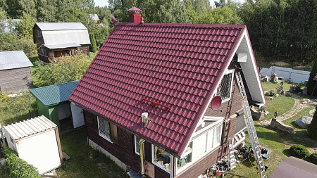 Металлочерепица Гранд Лайн / Grand Line, коллекция Kvinta plus, 0,5 Satin Zn 140, цвет RAL 3005 (красное вино) Металлочерепица Гранд Лайн / Grand Line, коллекция Kvinta plus, 0,5 Satin Zn 140, цвет RAL 3005 (красное вино)