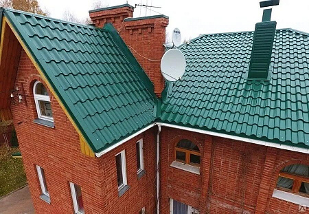 Металлочерепица Гранд Лайн / Grand Line, коллекция Kamea, 0,5 Satin Zn 140, цвет RAL 6005 (зеленый мох)