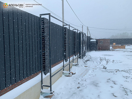 Монтаж ограждений металлическим сайдингом Grand Line КП Аэродром Ропша