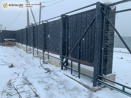 Монтаж ограждений металлическим сайдингом Grand Line КП Аэродром Ропша