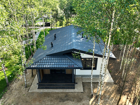 Металлочерепица Гранд Лайн / Grand Line, коллекция Kvinta plus, 0,5 Satin Zn 140, цвет RAL 6005 (зеленый мох)