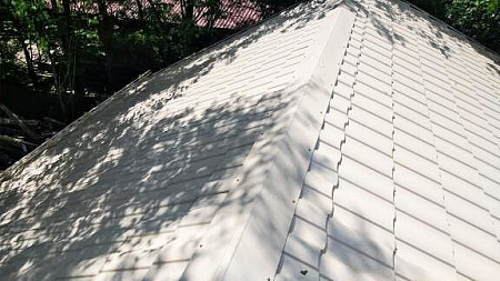 Металлочерепица Гранд Лайн / Grand Line, коллекция Kredo, 0,5 Satin Zn 140, цвет RAL 1015 (св. слоновая кость)