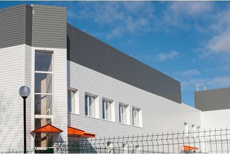 Металлический сайдинг Гранд Лайн / Grand Line профиль Корабельная доска, PE 0,4 с пленкой,  Ral 9003 (сигнальный белый)