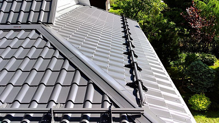 Металлочерепица Гранд Лайн / Grand Line, коллекция Kamea, 0,5 Satin Zn 140, цвет RAL 7024 (мокрый асфальт)