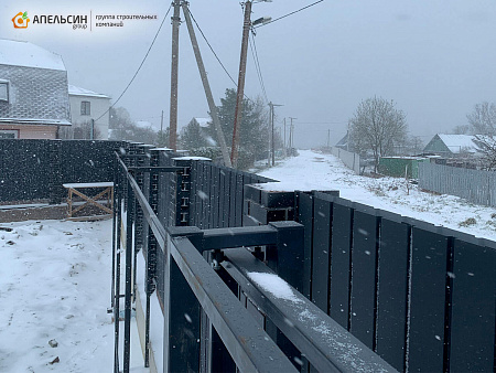 Монтаж ограждений металлическим сайдингом Grand Line КП Аэродром Ропша