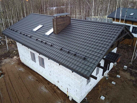 Металлочерепица Гранд Лайн / Grand Line, коллекция Kvinta plus, 0,5 Satin Zn 140, цвет RAL 7024 (мокрый асфальт)